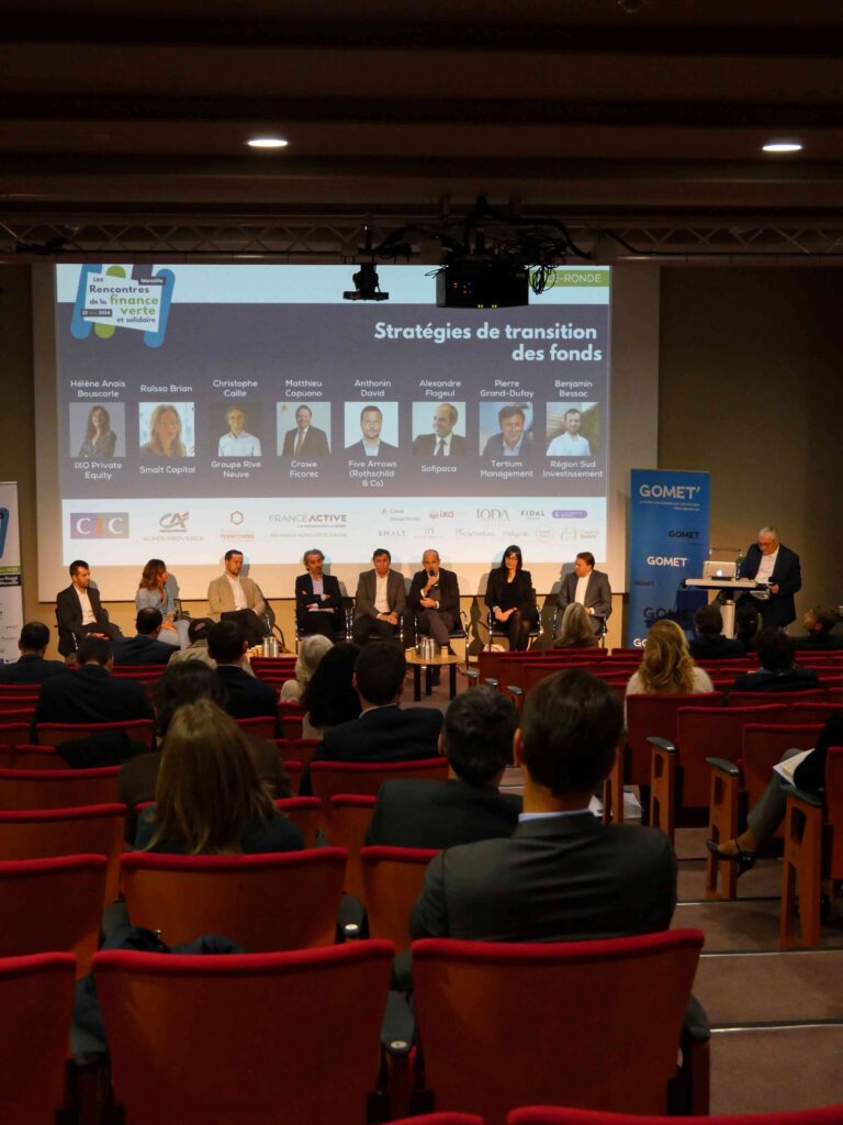 Table ronde de l'événement de Gomet dans l'auditorium